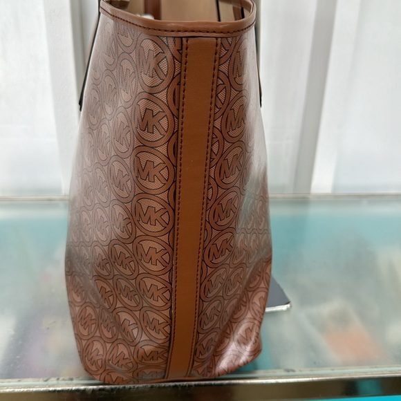 Michael Kors Bag Signature Logo Tote - Picture 5 of 17